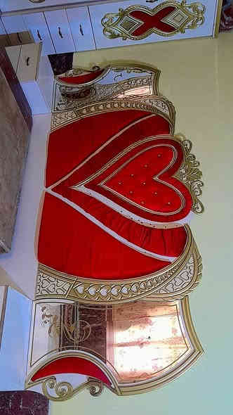 سلام عليكم غرفه تركيه مستعمله قليل  النضافه 90٪  مكان عفك..  السعر..  750..  ***********
