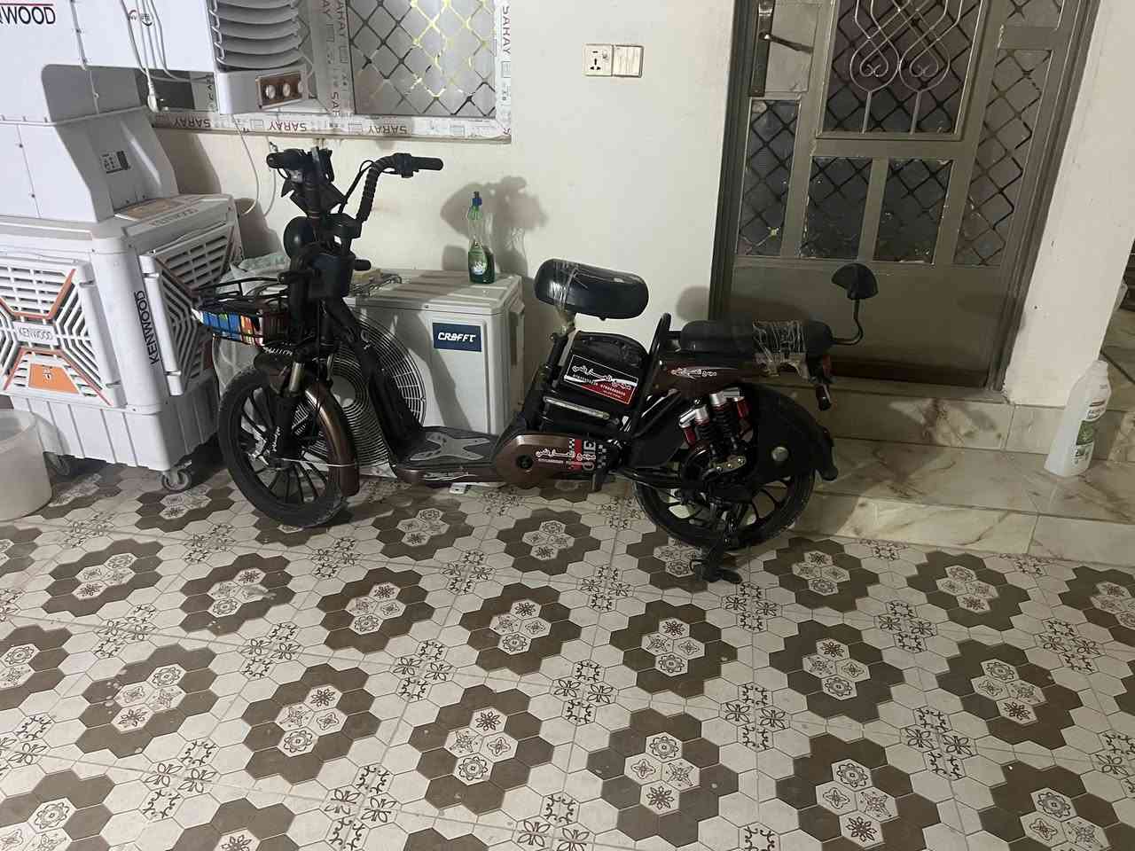 سلام عليكم دراجه شحن للبيع بسعر مناسب كلشي مابيها  بسعر مناسب جدا 180 قفل ربع ما انزل ***********
