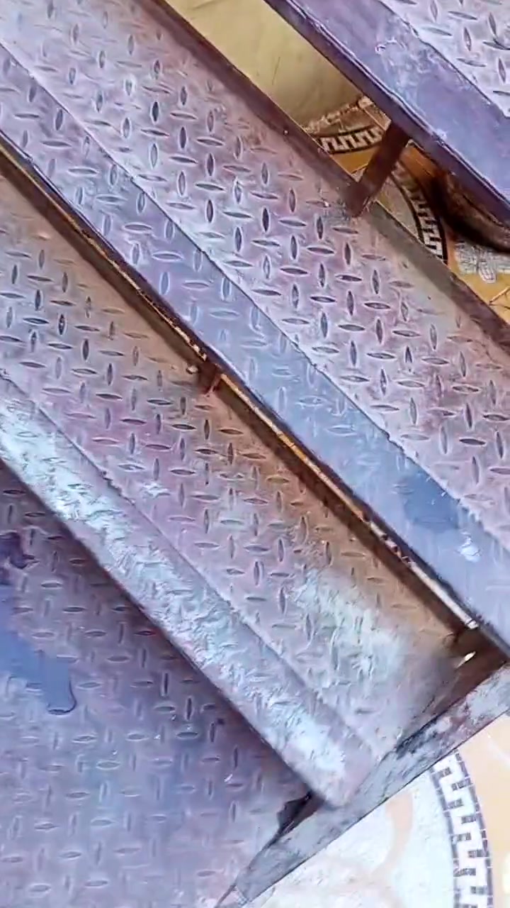 اللبيع درج حديد تزكام اربع متر كنلات الصفائح  وحصريه البايه متر رقم *********** السكندريه
