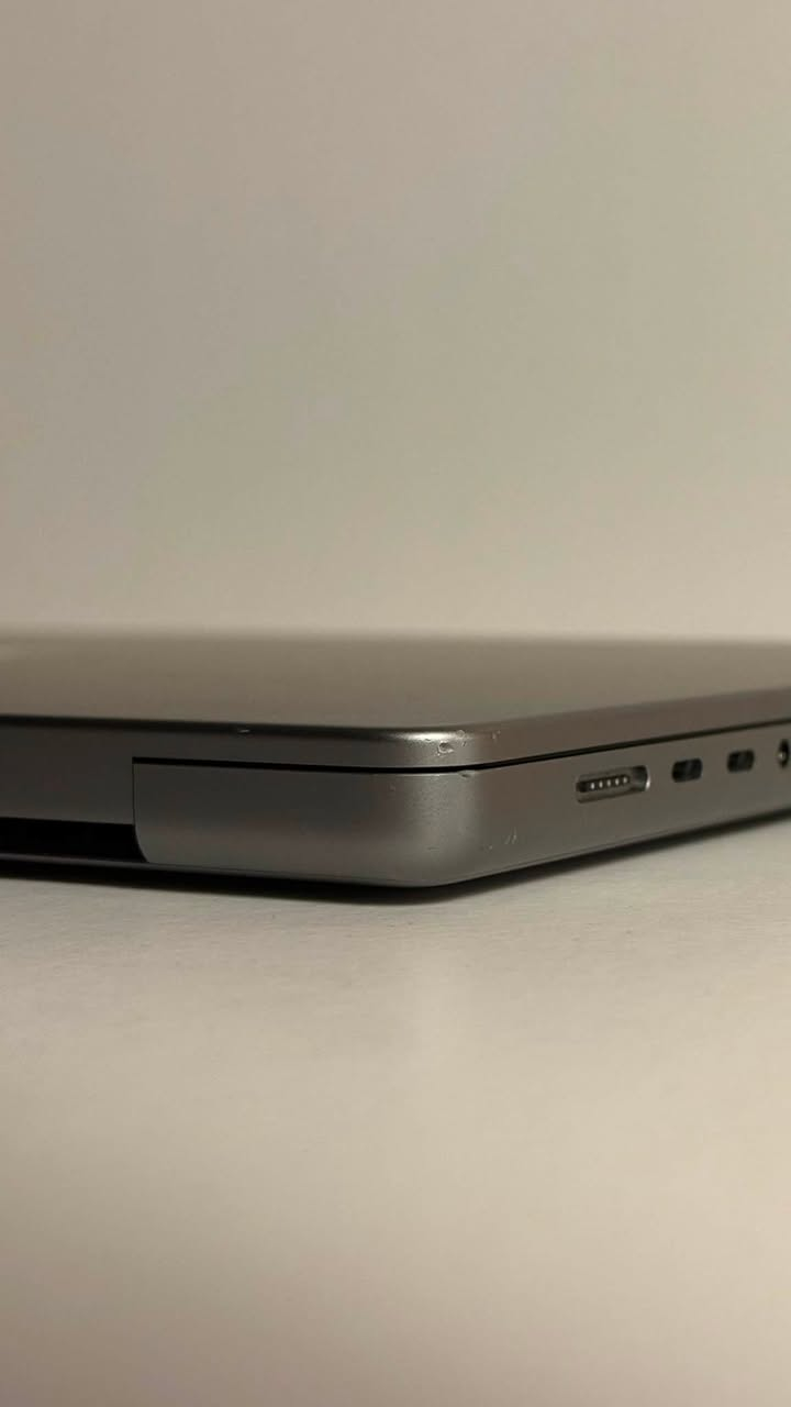 Macbook pro m1 pro
512 gb hard
16 gb ram
Battery 90%
Cycle 245
16,2 inch
ملحقاته فقط شاحن الاصلي الجهاز نظافه 95% موضح بالصور للتواصل
***********
