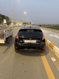للبيع فورد ڤيستا  موديل 2018 السعر ٧٠  محرك 1600  ماشيه  165حادثها  ضر...