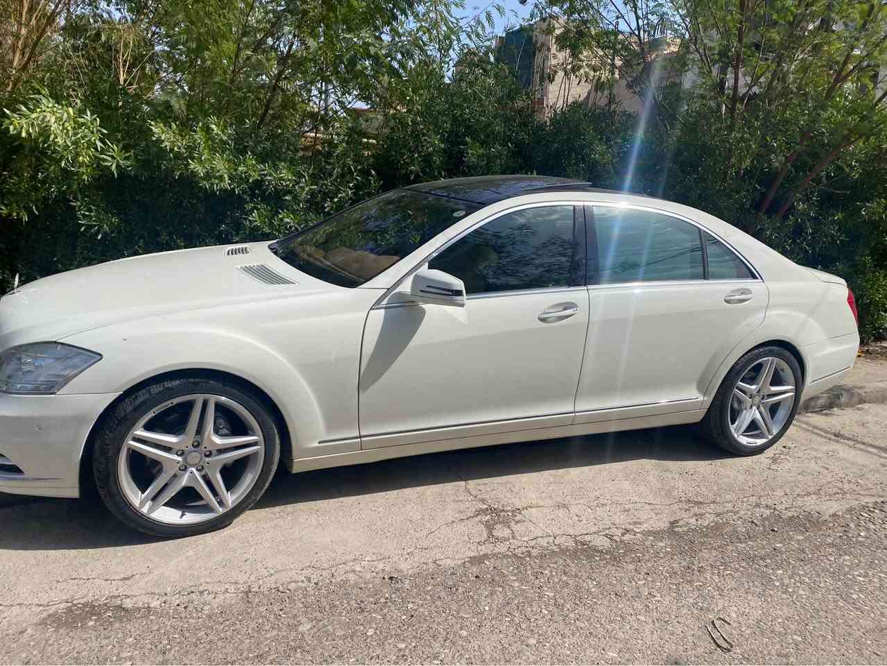 (250$)مارسدس ٢٠١٢ 
فول فول مواسەفات
داتاشۆ ، سەلاجە ،دەرگا شەفت ، پێنج پەردە
کوشن کارەبایی سارد  و گەرم 
ویل و تایە نوێ  
دەعامی بۆ دەعامی بەشەرت 
کارەبایات و تەقە و ڕەقە بەشەرت  
سبوغ نیو دەرگای سەکن لەگەڵ چاملخ پشتەوە لای سایەق 
بێ ژورەوە و بێ ئێڕباگ 
*********** أربيل, العراق
