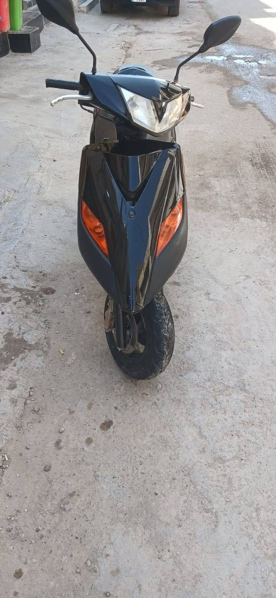 السلام عليكم دراجة ماكس ثعلب كابريتر مو نوزل الدراجة نظيفة كلش و ناعمة كلها شغالة مابيها كل نقص كهربائيات تخبل مكينة خير من الله مكاني بغداد الدوره  ***********السعر 600وبيها مجال حك الجيه
