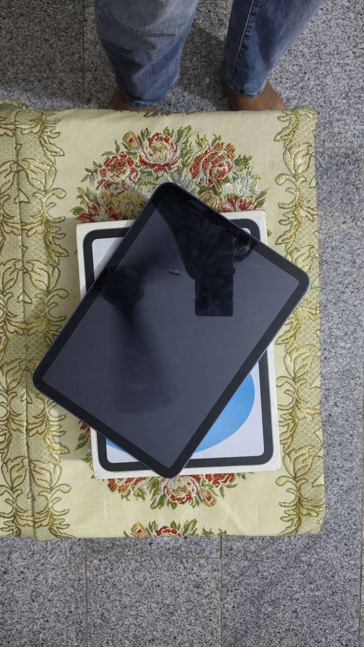 Galaxy Z Fold6 عندي موبايل ذاكرة 256 ضمان عين الفهد  سعره مليون وبي مجال 
وعندي ايباد 10 ذاكرة 64 بطاريته 96 ويا كارتون فقط سعره 350 وبي مجال قليل  
بغداد ***********

