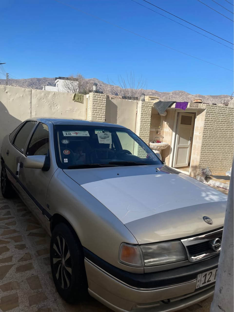 وبل فكتره موديل 1992 محرك 18 كيره عادي سياره بسمي  كابون بانزين بي شرت وكالا تحويل صبوخ عام جمالي بدون دواخل مكان سياره موسل برتلا سعر 38 مجال *********** زين*********** دهوك, العراق
