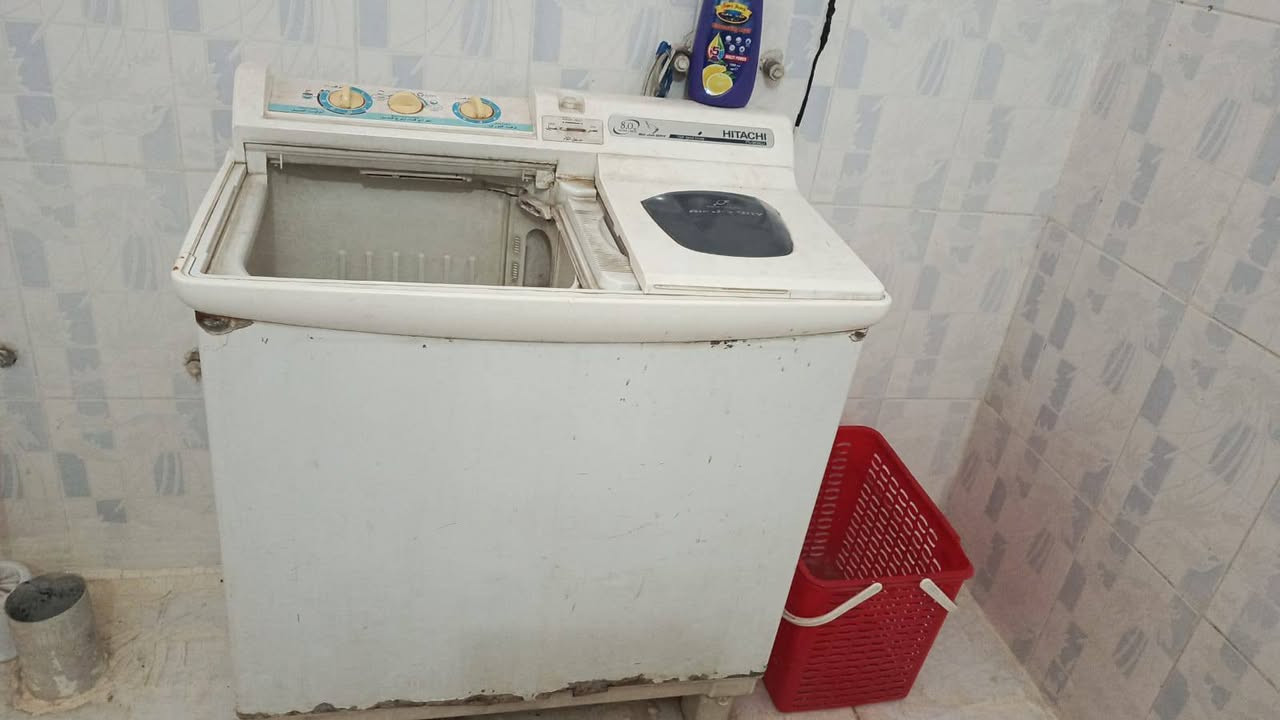 السلام عليكم ورحمة الله
عندب اثاث مستعمل بيت كامل 
راح انزل صور و الي يحب يتصل او واتساب و يدلل
***********

ايضا مبرادات ٣ ثنين حديد 
واحد بلاستك 
دراجه رياضه
