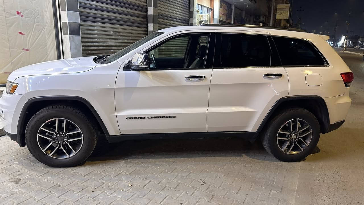 جيب جراند شيروكي ليمتد
مـديل 2017 كصه جنطه

￼#ادوات_ادوات_دخول_جديد #متؤمة_انگليزي_شغل_اصلي

محرك  3600/V6 ✈️
كير كوبره 

كشنات كهرباء  
تبريد ثلج 

حداديه جديده 
تخم تاير جديد

بصمة تشغيل 
فول تحكم ستيرن 
جنطه كهرباء 

#الـمكان_البصرة🇮🇶
#السعر_اتصل_وتدلل 
 *********** 📞
