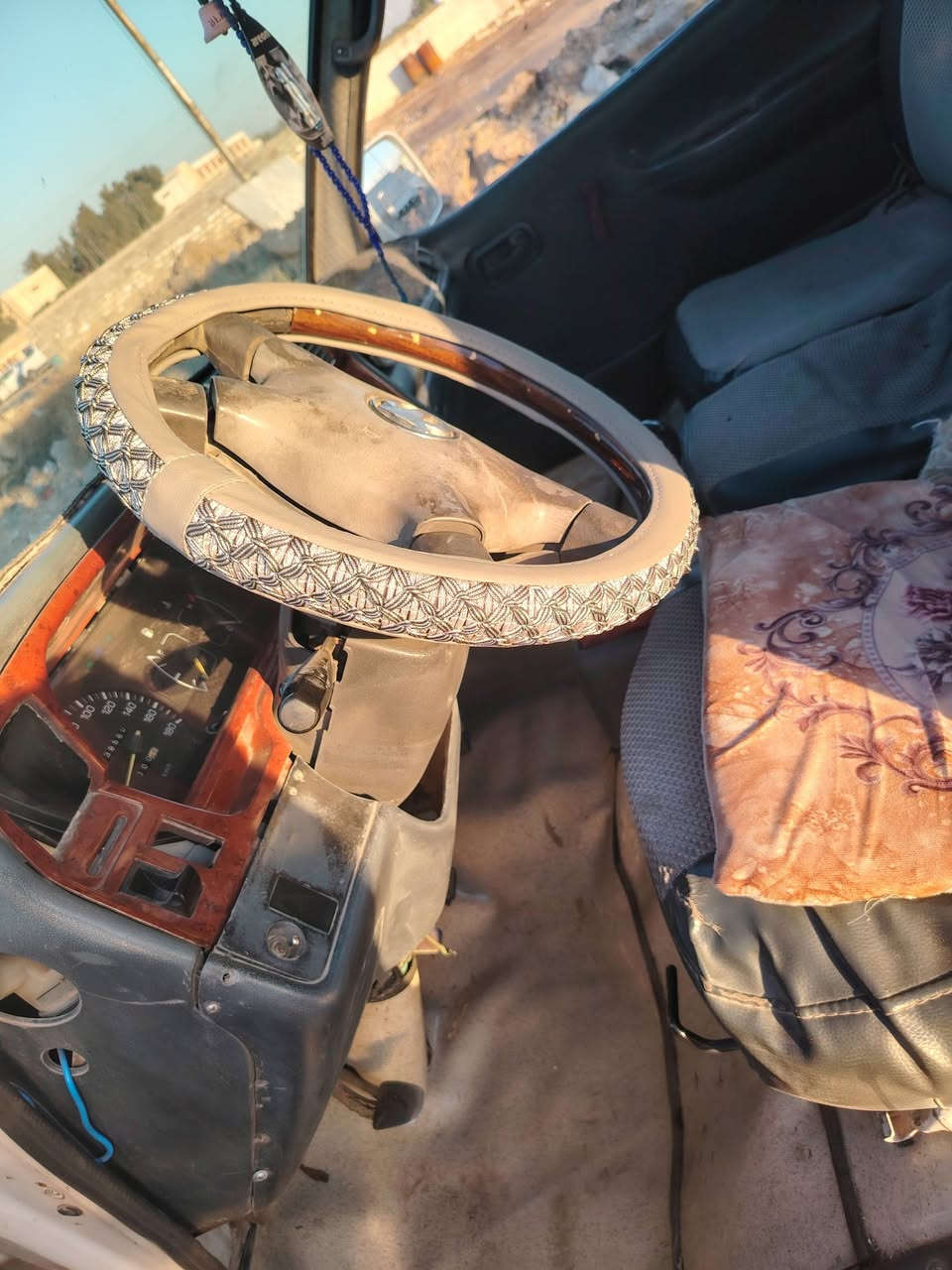 بولارسن لفين وثمانية مكينه مكفولة وكير مكفول اكسن  مكفول تخم تاير بسمي مكان ديالى 60 وبيه مجال ***********
