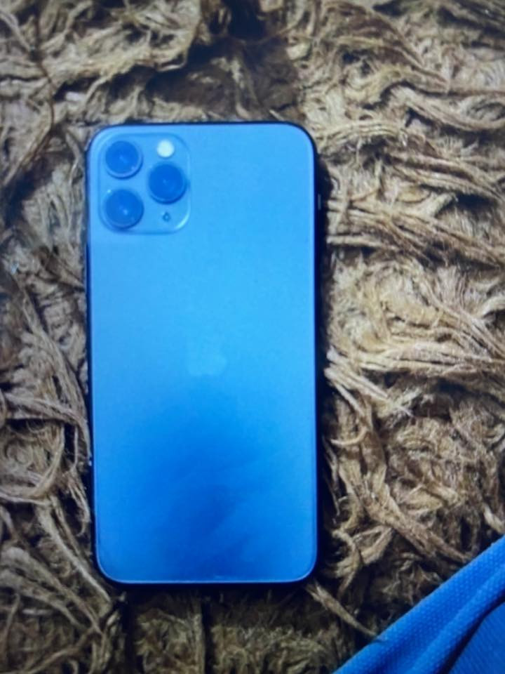 ١١ برو فقط مبدل شاشة ماا تفصيخ وماتقرة بلضبط بطارية ٧٣ 
ذاكرته نص تيرا رايدته ٣٠٠ الف ***********
