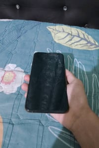 ايفون 11برو ماكس كلشي مابي فقط مشحون البطاريه موبايل خير من الله ذاكره...