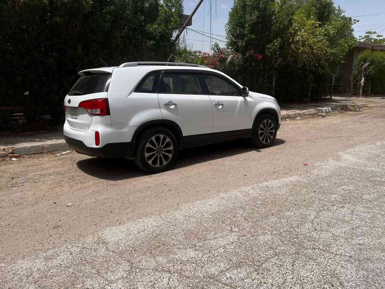 السلام عليكم سورنتو خليجي ٢٠١٥ بيه اربع قطع صبغ  بدون دواخل سبعه راكب تبريد ثلاث قطع  رقم بغداد مكان السياره  بغداد السعر ١٣٥ رقم ***********
