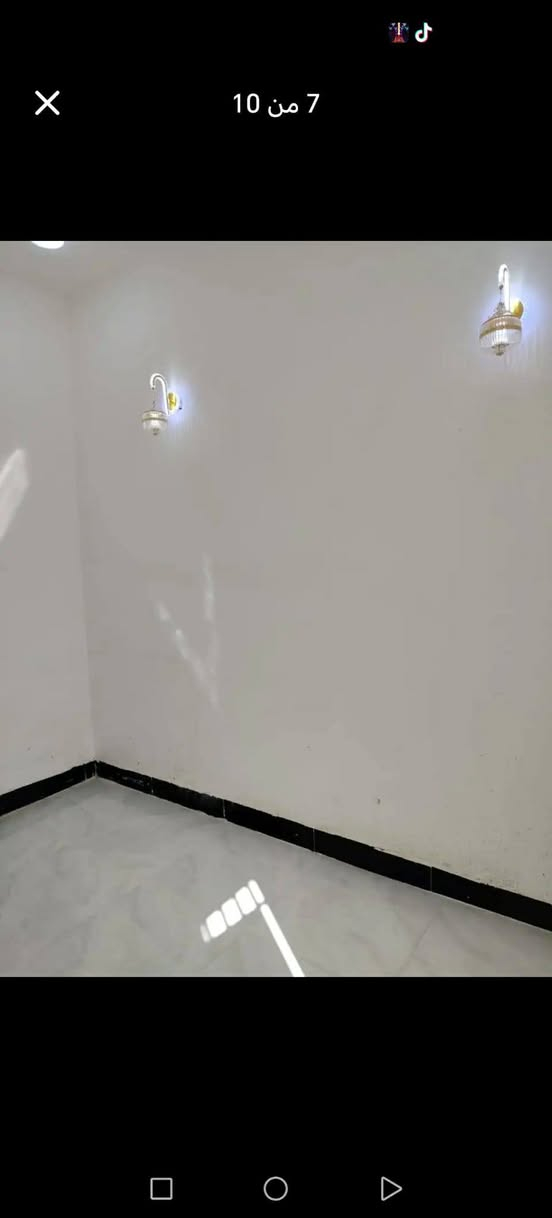 بيت مساحه 75م #طابو_زراعي سند 25
السعر 31مع المجال 
عنوان البيت نجف شارع الحولي مال المطار قرب الجسر قريب ع الشارع خط اول

                                

بيت جاهز مفتاح 🔑 
أساس وسقف صب مركزي 

يتكون البيت من

غرفه + صاله + مطبخ معزول + صحيات واستقبال

#مدارس // ماء//. كهرباء//. تبليط  /. خط مولد ذهبي 

وتساب
***********

ملاحظه// توجد لدينا كل المساحات من دور او قطع
