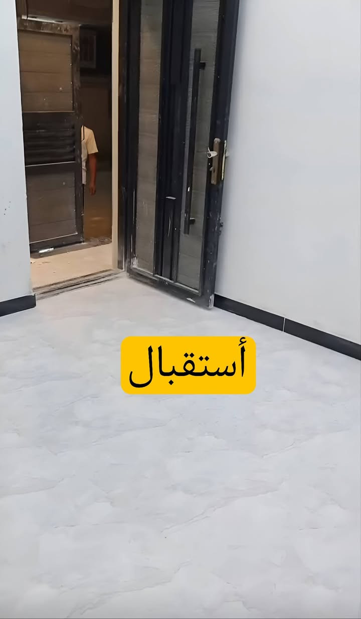 دار للبيع‼️

دار للبيع في الخطيب الزراعي مساحه 73 متر.

فرصة مميزة للسكن أو الاستثمار بمواصفات حديثة وتشطيب مميز.

📍 الموقع: الخطيب الزراعي شارع الشركة
📜 السند: ملك صرف زراعي (سند 25)
❗مساحة : 73 متر 

🏠 بيت زيرو يحتوي على:
• 🛏️ 3 غرف نوم
• 🛋️ استقبال
• 🍽️ مطبخ حار
• 🍽️ مطبخ بارد
• 🚿 3 حمامات
• 🏡 طرمة
• 🏠 مرافق خارجية

✨ مواصفات إضافية:
• بورسلين هندي بالكامل
• أدراج مرمر طبيعي
• نظام سبالت
• نظام كاميرات
• مغاسل عند مدخل البيت

🎁 مع هدية من صاحب المنزل :
• تانكي ماء
• كيزر
• موطور ماء
• بوستر

🔨 قيد الإكمال حالياً:
• بيبان داخلية تركية بضمان 5 سنوات
• بيبان الحمامات
• محجر الدرج

📐 الواجهة: 5 متر و10 سم
📐 النزال: 14 متر و30 سم

💰 السعر: 138 مليون دينار
✅ يوجد مجال للتفاوض للجادين

للاستفسار أو حجز موعد للمعاينة يرجى التواصل على الخاص.
***********

#دار_للبيع #بغداد #شبكة_دلال_العراق #الخطيب #الزراعي
