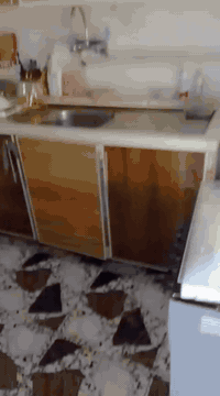 يالله سلام عليكم
دار للبيع مساحة 50

يحتوي علا غرفه نوم وصاله ومطبخ وحمام 

 الموقع ألأمين الثانيه بداية شارع المكاتب 

السعر 10$
موجود واتساب فقط ***********
