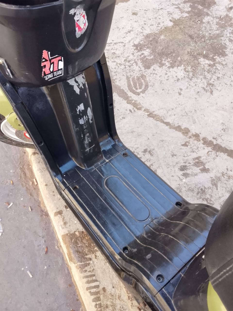 سلام عليكم
دراجه شحن للبيع نوع F16
دراجه نضيفه شوفت عينك
دراجه جديده قبل شهرين اخذتها 
عليه هورن 
ومسجل 
غراضها وياها 
دراجه بيها نقص
بطاريات فقط 
بيها سويج وبصمه 
العنوان بغداد البلديات قرب جامع سيد صلاح المكصوصي 
مستعجل ع بيعتها كلش السعر خاص هاذا رقمي ***********
