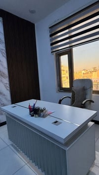 للبيع 📢 غراض مكتب مستخدمة بحالة ممتازة ✨  - خزانة رفوف مع خزانة سفلية ...