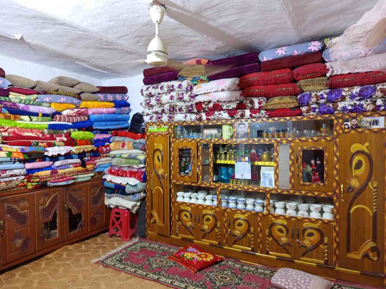 بيت للبيع الدجين شارع حجي كشكول قريب على باله بل فرع بناء قديم مساحه 305متر طابو صرف بناء قديم بلوك يحتوي على 3غرف وصاله ودوانيه للاستفسار الاتصال على الرقم *********** أو مراسله واتساب *********** سعره 50 وبي مجال طابو صرف
