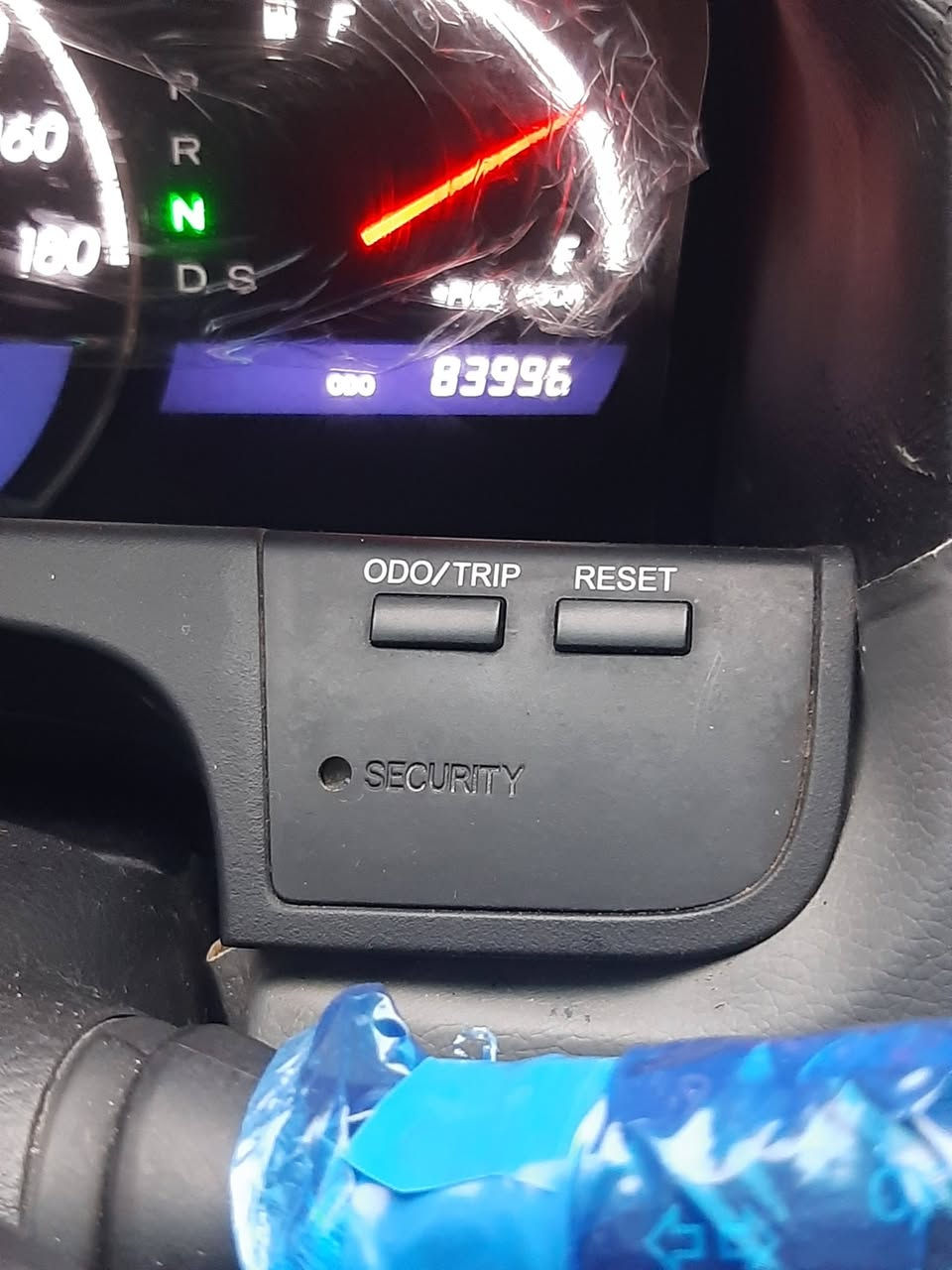 شاهینە بڕاوە 2005 ناوقەیسی دوکوشن کارەبای سوکان کارەبایی تەبرید ساردوو گەرم بەشەرت برێکی بەسراوە جامی هەڵگیراوە مەیکنەی 182بێ دوکەڵ 83هەزار ڕۆشتووە بەشەرتی گێڕ مەکینە سەقف کەڤەرگۆڕاو نەبێت چوار تایەو ویلی لۆکی بۆبەسراوە سعری 52وەرەقە *********** سپاس بۆ ئادمینی گوڵ
