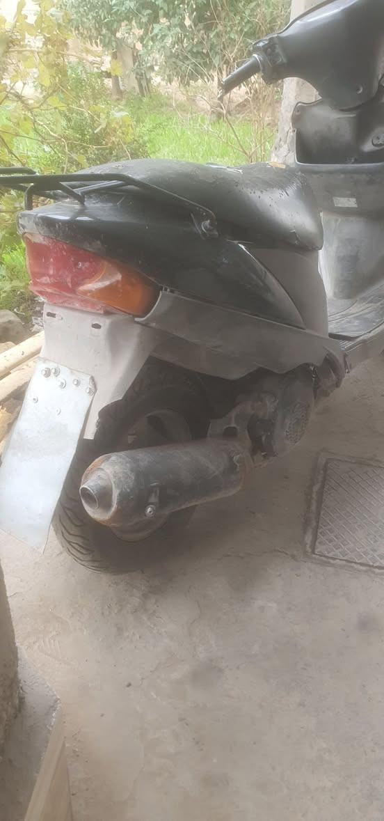 السلام عليكم دراجة للبيع ادرس سازوكي ١٢٠ للبيع دراجة كله جديد محرك نوزل ***********
