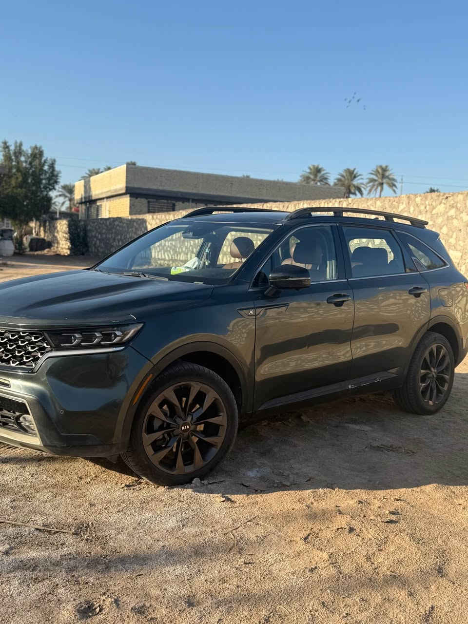 السلام عليكم 

للبيع كيا سورنتو sx  برستيج 2021 وارد امريكي

السعر  $220 وبيه مجال بسيط 

فول 1/1.  بنوراما

مقاعد جلد  VIB ملكي منفصل

محرك 4 سلندر توربو 

موديل 2021

رقم بغداد وبسمي السيارة

المواصفات

عدادات شاشة دجتل

-داخل جلد مطعم بصاج

-كشن امامي كهرباء

-تدفئة المقاعد الامامية

-شحن هاتف واير ليس

-نقاط عمياء

• 4 رادارات

ويل 20 بلاك توب

-حساسات خلفية

حساسات جانبية

-تحديد مسار

-قيادة ذاتية

-صندوك كهرباء

بصمة تشغيل وابواب

نظام ترحيب خارجي عند الاقتراب من السيارة

بك لايت لد

4 انظمة قيادة سبورت سمارت ايكو كومفورت

وقوف تلقائي خلفي

وقوف تلقائي امامي

وقوف تلقائي جانبي

سايد بريك بصمة

اوتو هولد وقوف ذاتي لفترات قصيرة

تبريد منفصل مناخي

نظام قفل الابواب والزجاج لحماية الاطفال

نظام نزول المنحدرات

نظام ملاحة GPS

كامرات 4 كامرات مع 360

لايت زينون 4 عدسات LED

تشغيل عن بعد

شاشة Apple Car play
واندرويد اوتو 

الانارة الداخلية LED

مثبت السرعة Cruise

المودات والأوامر الصوتية

فحص أنظمة السيارة

حساسات ضغط اطارات

مقود جلد حياكة

تبريد شاشة

‏  ABS نظام مانع الانزلاق

شارة في المرايا الجانبية

١٠ مخارج منفذ الطاقة

ا  Bluetooth / USB

مرقمة بغداد

صورة رقم الشاصي بلمنشور 

السيارة خير من الله 

مكاني كربلاء طويريج   

للتواصل  
                                                                  
                                                                                                                              *********** كربلاء, العراق
