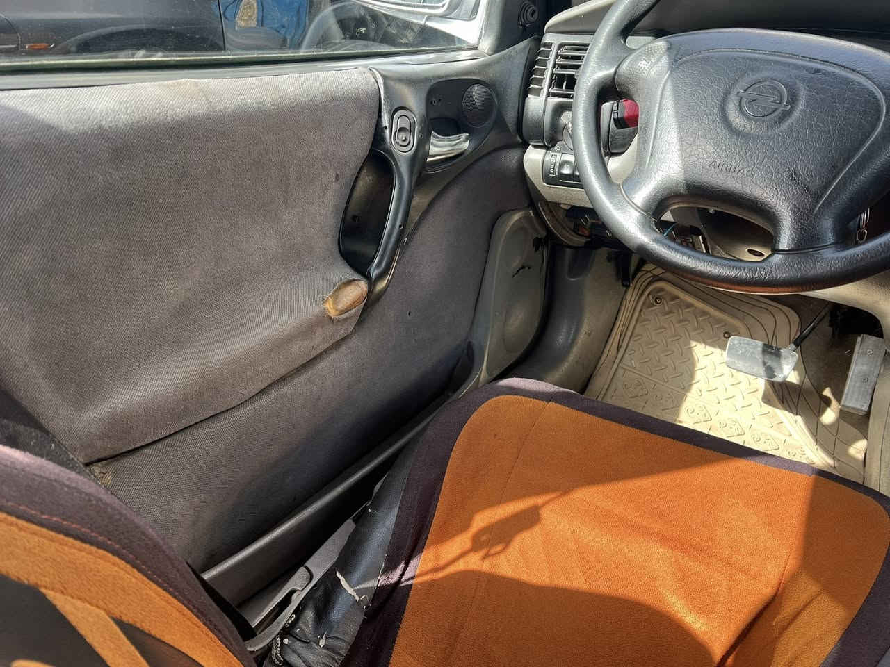 اوبل فكترا موديل ٢٠٠٠
كير اوتو محرك ١٨٠٠ مفتوح مصبوطات 
صدر امامي خلفي مضبوط 
دواخل نظيفه جام اوتو 
سيدي بلوتوث اوكس 
سنويه مشروع وطني 
مكانه بغداد / الغدير 
للاستفسار ***********
السعر ٤٥
