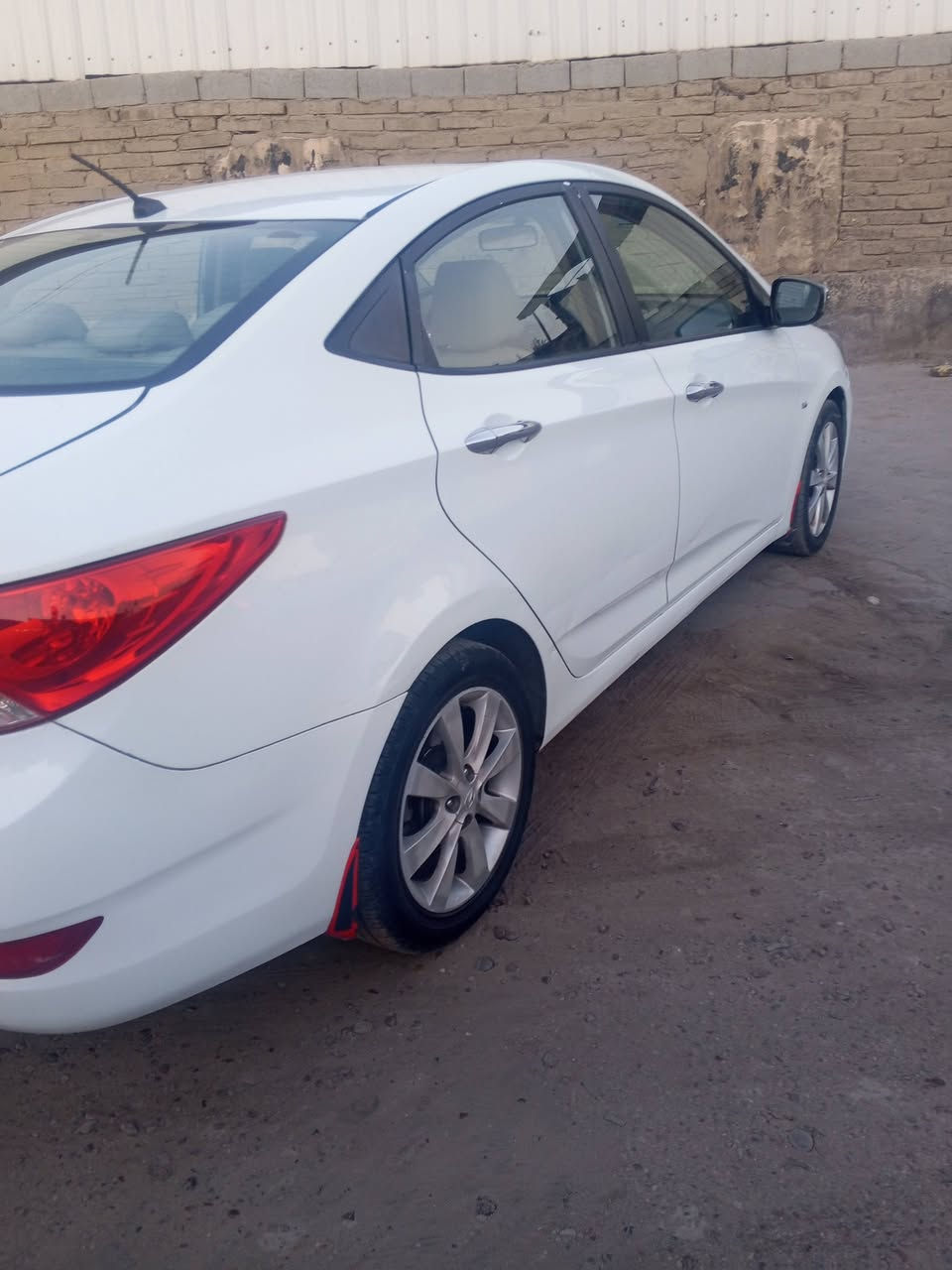 السلام عليكم ورحمه الله وبركاته 
اكسنت خليجي محرك 1600 دوش لاتقيص ولا تبخير  فول الفول بلو  فتحه اشاير مري دسك امامي خلفي شاشه كامره تحكمات  نضام EPC. منظومه زنون. مكفوله من ضربه وتبديل وصبغ  فقط دعاميات ودوس وبعض الخدوش موضحها بلفيديو والسونار  موديل 12.  رقم بغداد انكيزي تحويل مباشر  السعر 87.   بيها مجال قليل مكاني بابل النيل الخط السريع  ***********. بي واتساب
