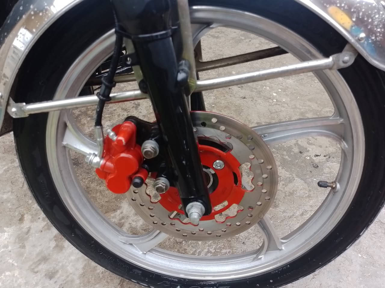 السلام عليكم 
هارلي شحن من شركة E-power 
موديل 25 بطاريات 5 قبل شهر شديتهن عالفحص 
نظام بك رجوع للخلف 3 سرع لايت عالي وناصي هورن اصلي بريكات أمامي وخلفي فج الأصلي نوعية درجة أولى مستخدم قليل الدراجة كلها بعدها عالفحص 
سعرها كلش مناسب 
عنواني بالتاميم بالدواجن 
***********
