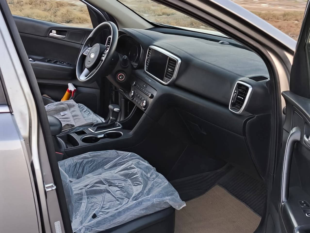 سبورتج لون سلفر      2022
مواصفات 
ـ شاشه
ـ تحكم ستيرن
ـ تبريد قطعتين
ـ رادار امامي خلفي
ـ كامره خلفي
ـ محرك 2400       JDI
 تخم تاير
مشايه    43 الف Km
سبير  وضع الشركه وارد امريكي حادث بسيط  ايرباك ماطاك

وشراي يتصل على هذا الرقم

(***********)
