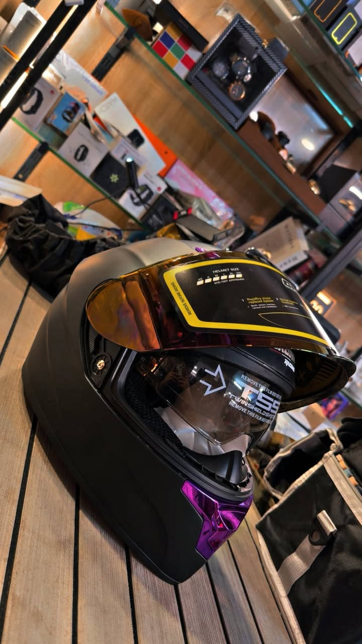 السلام عليكم شباب خوذ اصليه القطعه ٦٠ الف والتوصيل مجاني للتواصل ***********
