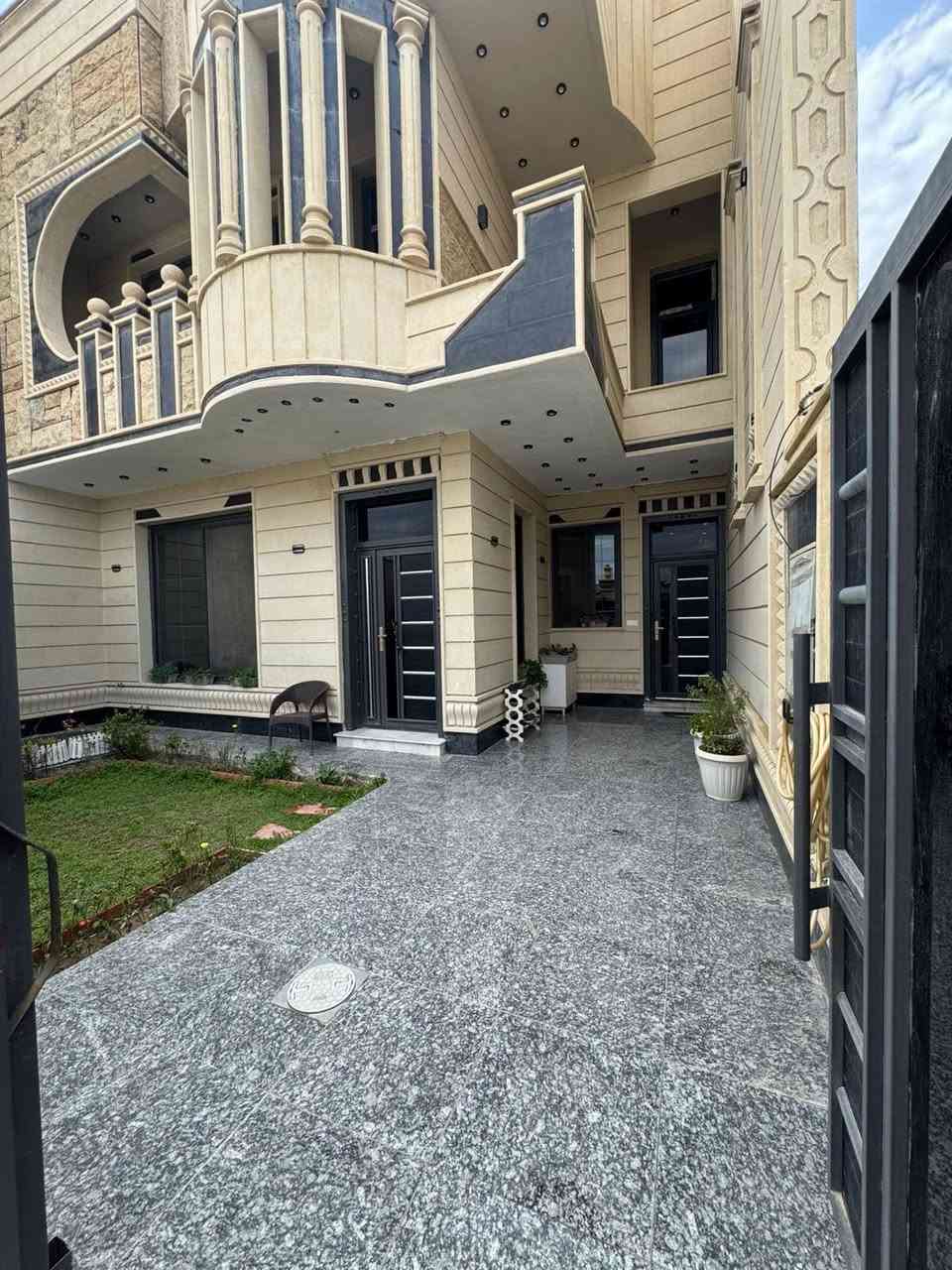 تسلسل : 149
🏡 للبيع بيت مميز في الجغيفي الثانية قرب القسم البلدي

🔹 المساحة: 257 متر
🔹 الموقع: الجغيفي الثانية – قرب القسم البلدي
🔹 يتكون من:
▪️ 6 غرف نوم
▪️ استقبال واسع
▪️ مطبخ
▪️ 3 مجاميع صحية

✨ بيت مرتب ومناسب للعوائل الكبيرة وفي موقع ممتاز 

السعر 300 مليون قابل للتفاوض

للأستفسار الاتصال َ؏ الارقــام التــاليه |📱☎️
او مــــراجعة مكــتب الطــيب للــعقار | 🏠
قــرب مجــمع الشفاء | 🏢 📍
و مقابل دائرة الكهرباء | 🏭📍

📱 |***********
📱 | ***********
📱 | ***********

