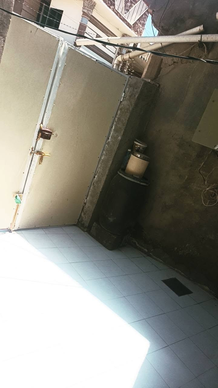 بسم الله الرحمن الرحيم 
دار للبيع حي المرتضى  قرب الجامع الاصفر مجاور روضه حيدر الكرار الاهليه 
ثالث بيت عن الشارع العام 
المساحه 100 متر 
يحتوي صاله كبيرة واستقبال وغرفه نوم 
ومطبخ ومجمع صحيات داخلي وخارجي 
علما البيت بناء حديث 
السعر 59 قابل للتفاوض 
للاستفسار 
***********
