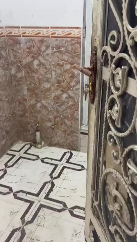 ⚠️السلام عليكم ورحمة الله وبركاتة ⚠️ 
💢 (شقه للايجار)🏘
🏩بالحيدريه بداية سايدين حي الشرطه 
تتكون :_من غرفتين  ومطبخ وصحيات 
(لاتنسى لايك والمتابعه )
💲لمعرفة تفاصيل او السعر علق (تم)تصلك رسالة بكافة التفاصيل
🔷للاستفسار الاتصال على 
*********** ☎️ 
*********** ☎️ 
*********** 

💢مكتب الحداثة للعقارات والتوسط العقاري 

📌عنوان المكتب : #السماوة حي الصدر شارع النادي الرياضي مجاور  شركة نقليات الوسيط قرب  مطعم الخليج 
▪️https://maps.app.goo.gl/vFx5TztZpnyBGpSv7▪️ 

✅نستقبل جميع العروض والطلبات العقارية ✅
