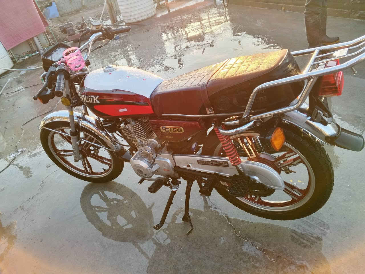 سلام عليكم دراجه سيفان نضيفه
مبدل بيه ولفات بس دراجه فتح شركه يعني مامبينه مفتوحه سعرهه 450 بيه مجال 400 قفل ***********
