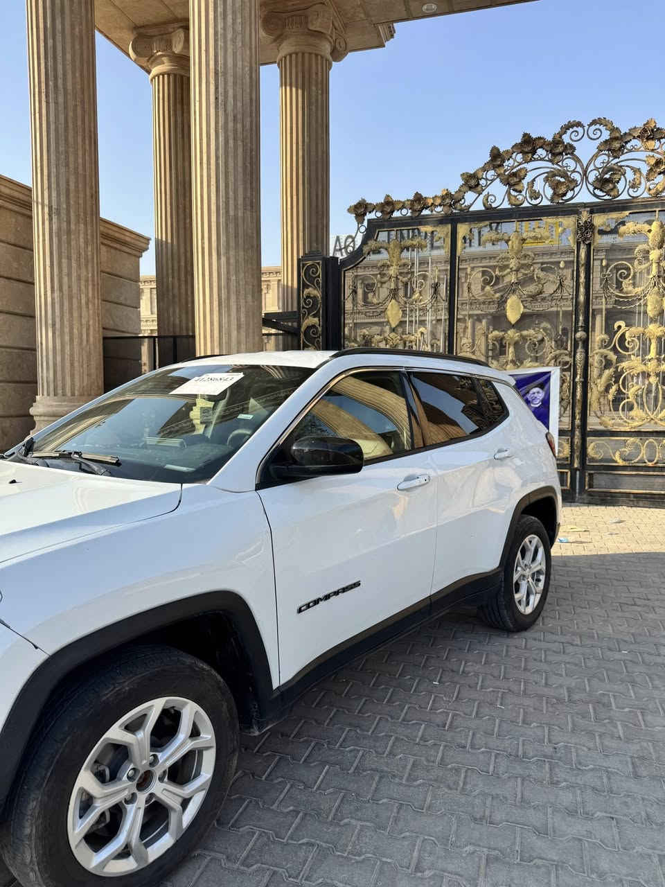 للبيع: جيب كومباس 2024 - بحالة ممتازة
جيب كومباس 2024 ضربه موضحه بلصور رقم فحص مؤقت مكان بصره - الطوبه والنخيله سعر 155 للاستفسار واتساب فقط
***********
المواصفات:
Jeep Compass 2024 :الموديل •
• النوع: SUV / جيب
• المحرك: 2.0L تيربو - 4 سلندر
• القير: أوتوماتيك 8 سرعات
• الدفع: رباعي AWD
• اللون الخارجي: [ابيض]
• اللون الداخلي: اسود
• المالك: مالك أول
المميزات:
• شاشة وسطية 10.1 إنش
• كاميرا خلفية
• حساسات أمامية وخلفية
• تشغيل عن بُعد
• نظام ملاحة
Apple CarPlay + Android Auto + بلوتوث •
• مكيف مزدوج
• مقاعد جلد (مدفأة)
• نظام توفير الوقود
• جميع الصيانات محدثة
• السيارة لا تحتاج لأي مصاريف
