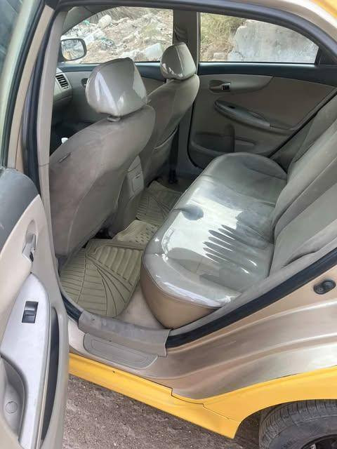 سلام عليكم كورلا مديل2013 السيارة جديدة اترايه حلو مصفره هيئة وغرامات بغداد السيارة  كير جديد تخخم تاير تدفئة تبريد شغال كهربائياتة كله شغالة 
مكاني بغداد شارع فلسطين 
اللاستفسار *********** 
السعر110 وبيها مجال
