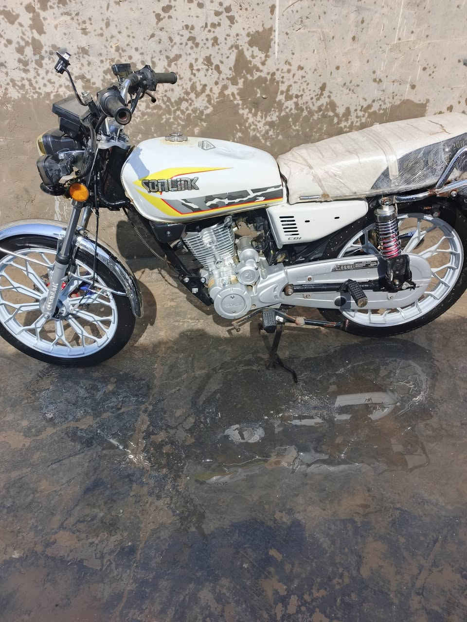 السلام عليكم دراجه سيفان موديل(24)محرك (200)مكفوله كفاله عامه من كلشي اوراق سكنر  سعر خاص المكان بابل دبله
هذا رقمي ***********
