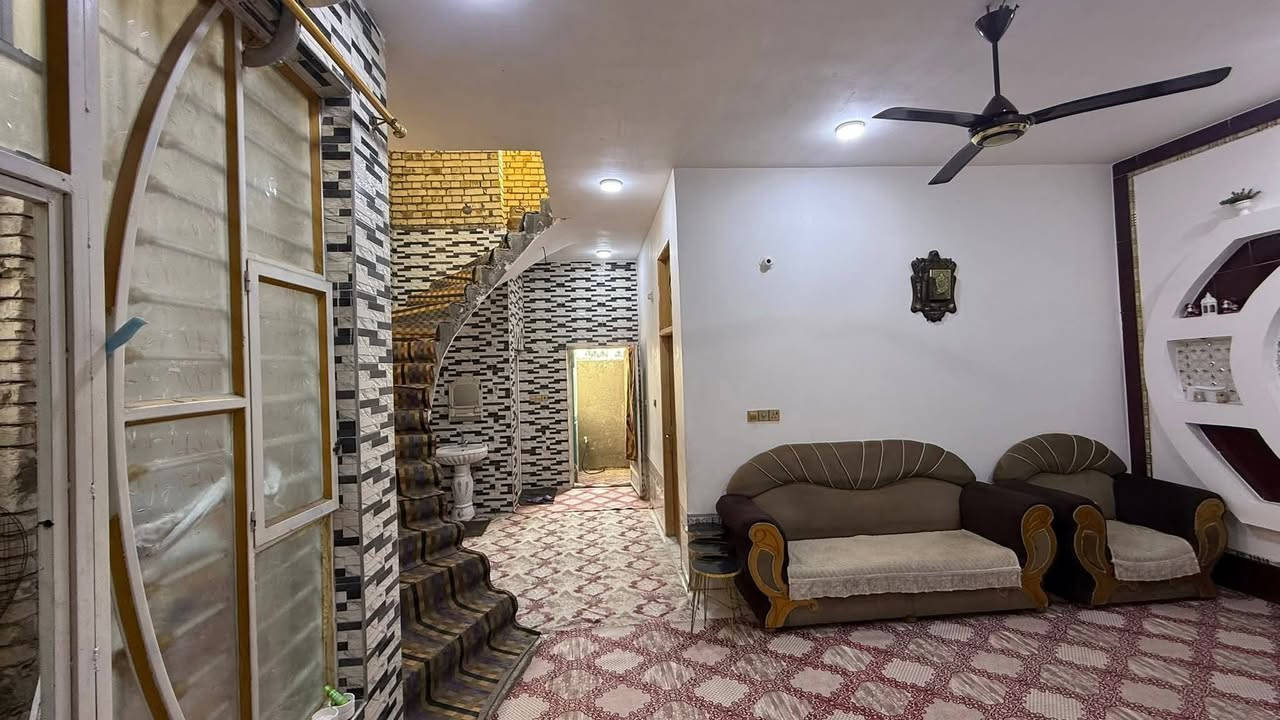 بيت للبيع في الحولي السياسيين
طابو صرف 150 متر 
بناء حديث جديد 
ــــــــــــــــــــــ
اساس بوكـــس 
بناء طابــــــوق 
سقف صـــــب 
ـــــــــــــــــ
غرفة نوم 
صالة استقبال 
مطبخ حار وبارد 
مجمع حمامات وصحيات داخلي وخارجي 
ارضية الأستقبال مرمر درجة اولى 
ارضية البيت بورسلين اسباني درجة اولى 
جدران المطبخ بورسلين اسباني 
طارمة كراج سيارة 
ـــــــــــــــــــــ
البيت نظيف وجاهز للسكن بدون نقص 
ـــــــــــــــــــــ
#مطلوب اسكان 30 مليون 
التسديد الشهري ١٨٠ الف فقط

#المبلغ_الكلي ١٢٥ يستقطع الأسكان 
والتسديد الشهري خلف المشتري 
ــــــــــــــــــــــ 
اكو دار بصفه هم ١٥٠ للبيع يعني المساحه ٣٠٠ كل دار ١٥٠ الاستفسار عل رقم ***********
