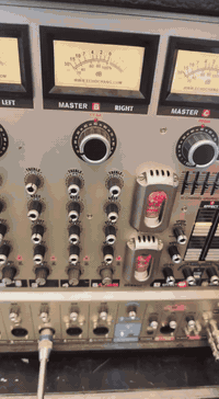 جهاز 9090اصلي اخو الجديد
سماعات 12في 15  ايكو جنك
بور يوماها اصلي 5000 اصلي 
مايكات عدد 2 جاسكو اصلي بيتا 58اصلي
وايرات سماعه 14واير 
ستاندات زوجين 
رافع قدره اصلي
بغداد ***********
