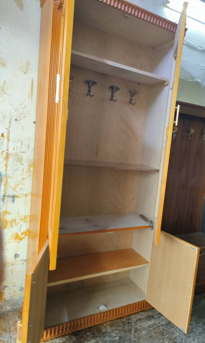 #متابعينا_الكرام 
زاويه ملابس وترهم قنصور بابين ملحق شغل درجة اولى جداً ثقيل توصيه نقش كلو زان صاج خمسه ملم 
#قياسها_255سم الارتفاع #العرض_110سم 
 مستعدون لشراء غرف النوم والقناصير المستخدمة
للاستفسار مراسله الصفحه او الاتصال على  الارقام التالية 
***********📲 واتساب 
***********📲 
📍 العنوان موصل الجانب الايمن دوره الزنجيلي📍
🧡تابعو صفحتنه ليصلكم كل ماهو جديد وحصري🧡
