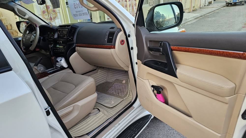 سلام علیکم

وەنەوشە 2015 برێم دەرەجە یەک فول مواسەفات رەقەم سلێمانی رەقەم و سەنەوی تازەیە بێ ساردو بۆیاخ تەنانەت شوختیشی پێوە نیە  113 هەزار حەقیقی ڕۆشتووە مەکینە و گێڕی بورغی با نەدراوە زۆر پاکە 
رەقەم تەلەفون:     *********** 
شوێن کەلار

سلام علیکم
لاندكروزر جكساره موديل 2015 بريم درجه ١  فول مواسفات رقم سليماني  مكفول من صبوح و بارد  حتا شخت  مابي 
ماشي 113 الف حقيقي مكينه  و  كير حداديه بشرط ما مفتوح
***********
مكان كلار كالار, السليمانية
