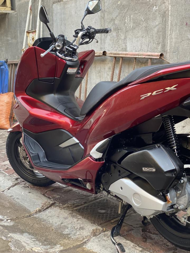 السلام عليكم شباب
للبيع دراجة pcx 2020 بصمة جيل ثالث 
طك كارتونة مال معرض وكالة وشرط الفحص 
ياباني اصلي رقم الشاصي JF81 - 1045936

لون مميز ماروني صدفي 
حجم المحرك 125cc 
عداد مسافة 15 الف حقيقي 
اخت زيرو وشرط تدقيق 
بصمة دكمتين عدد البصمات 2 
تايرات خلفي امامي بخط شركة 
حساس زداحم + ستان كهربائي 
كتلوكات الدراجة كاملة 
منفيس + ورقة معرض حصراً 
عده سباين 
الدراجة جديدة جديدة بحالة وكالة 
مكفولة كشر مكينه كلجات 
بالعافية ع ياخذها ويتهنى بيها 

اي ستفسار متواجد خاص او واتساب 
رقمي ***********

مكانها النهظة شارع شيخ عمر 
ساحة السباع قرب باجة الحاتي
