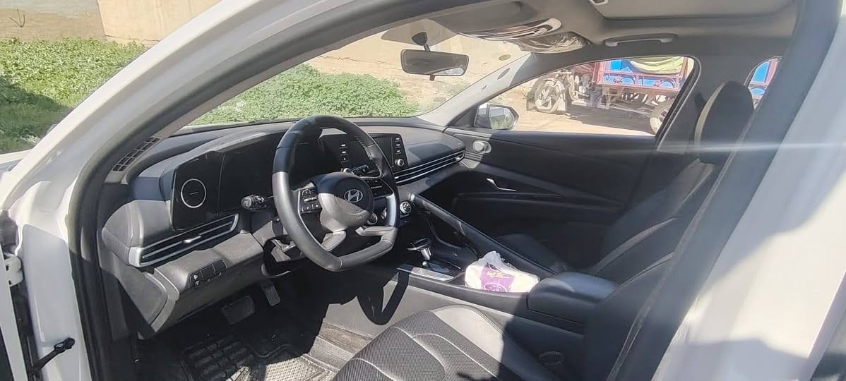 النترا موديل 2024 
كلين بدون اي ضرر
ماشيه 52 ميل 
فول مواصفات 
سعرها 135 وبيها مجال بسيط 
للتواصل ***********
