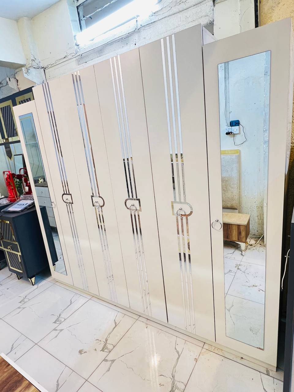 من رخصة الادمن هذاباب رزقي غرفه نوم تركي 🇹🇷 
5 قطع شبابي سرير منفصل 
كنتور ابواب بسعر 490 مع شد ونقل مجاني داخل بغداد


**إذا كنت صاحب هذا الإعلان وتريد حذفه لأي سبب، رجاءا أرسل رسالة إلى الدعم الفني**