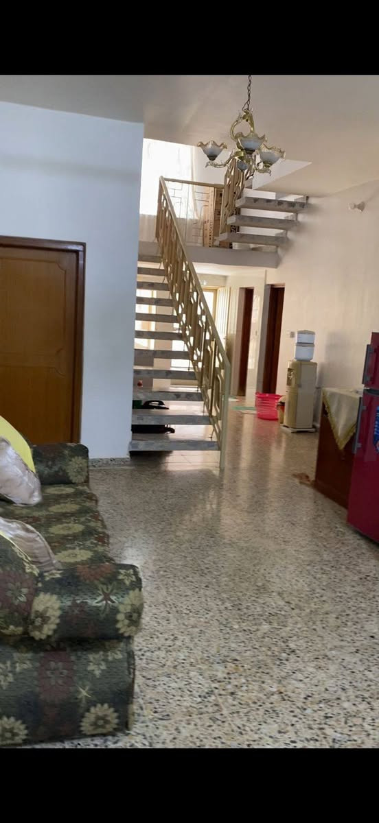 دار سكنية للبيع (حي المخابرات )
 400 متر مربع بناء درجة اولى طابقين 3 غرف نوم وديوانية وهول ومسلك ومطبخ وصحيات عدد 2 . الراغبين بالشراء الاتصال بمكتب سعيد الدوسري للعقار . هيت شارع المعارض مقابل مسجد بيت الحمد . ***********
