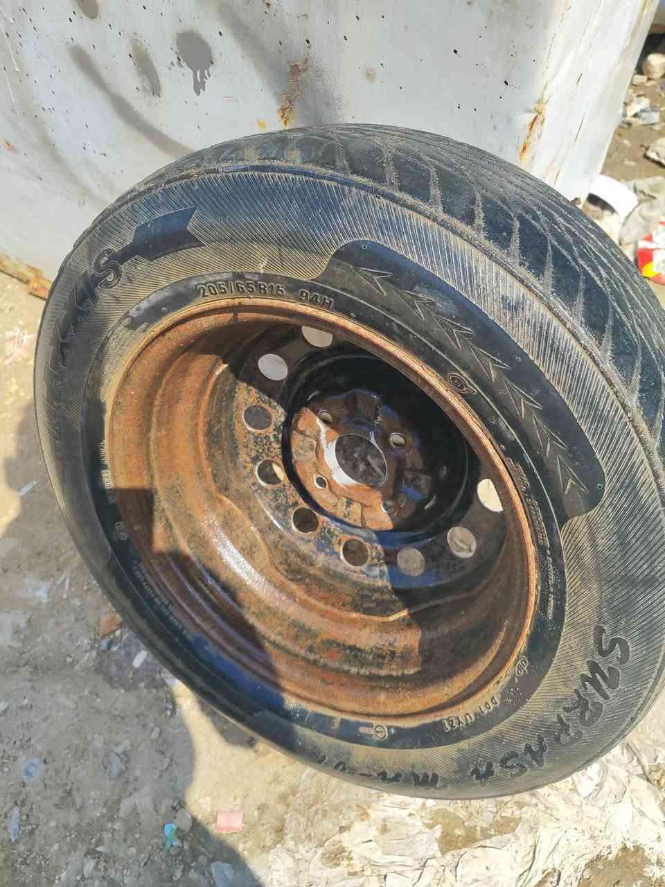 للبيع: تاير ورينج (جنط) حديد - قياس 15 🛑

​القياس: 205/65R15.
​الحالة: التاير بحالة جيدة جداً ونقشته واضحة (نظيف).
​الرينج: جنط حديد أصلي (محتاج فقط صبغ أو تنظيف بسيط للصدأ السطحي).
​يركب على أغلب السيارات مثل:
(كامري، سوناتا، ألتيما، أكورد، وأي سيارة رينج 15).***********
