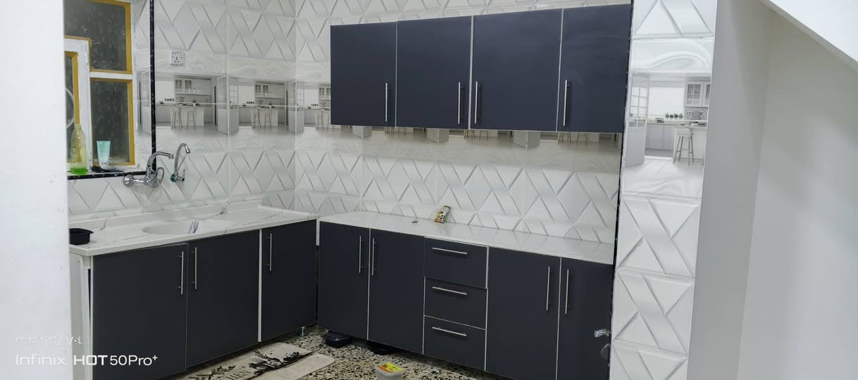 كاونتر ( ام دي اف تركي خشب  ) 
قياس مترين مع سنك متر ونص مستخدم شهر مستعجل على بيعته السعر  400 وبي مجال الشراي يتصل على الرقم 
***********   وبي وتساب
