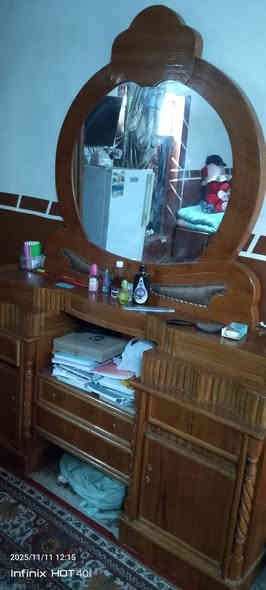 من رخصت ألادمن وافق السلام عليكم غرفه للبيع صاج نجاره عراقيه تجي وتشوف بعينك الخشب مالتها جديده مامستخدمه كم شهر اخت الجديده مابيها شخط واحد غرفه كامله مكمله وبل حقيقه احلا من التصوير بهواي لانو الغرفه ضلمهه الشراي يجي ويشوف اني اخذتها ب 1750وريدها ب 1300وبيها مجال متواجد خاص رقم الهاتف ***********
