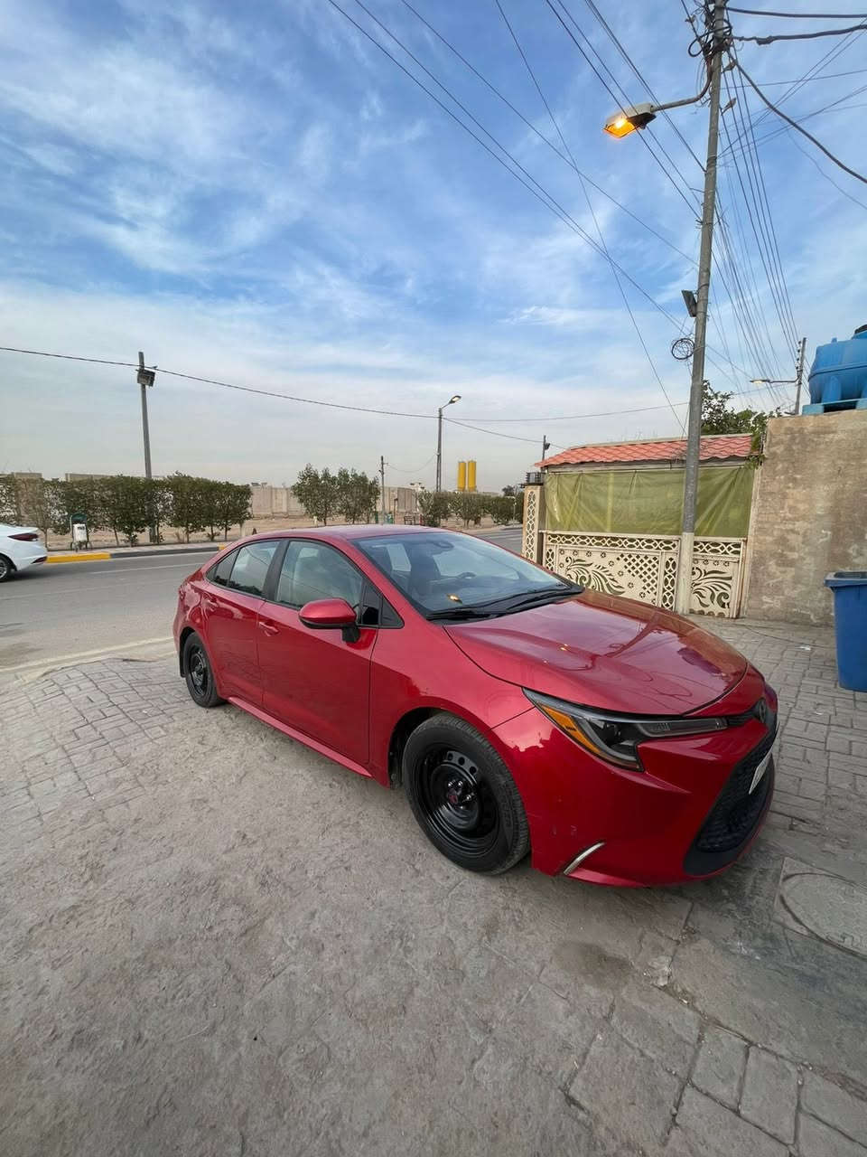 سلام عليكم كورله موديل 2020 ماشيه 83سياره بيه صبغ جاملغين خلفيه او يم الرقم مال بانزين او صور الحادث موجوده بل منشور مكان السياره بغداد حي الجهاد 
رقم ***********
