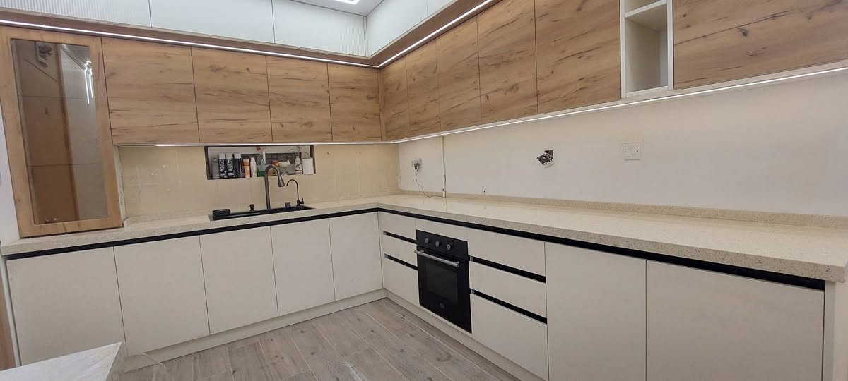 ضوء القمر للمطبخ التركي 
خيارك الأفضل 
انجاز مطبخ شقه ١٠٠ غربي 
واحد من التحف المنجزه من قبلنا في شقق بسمايا 
ضوء القمر للمطبخ التركي بسمايا الشارع العام مجمع طاحونة الرايه مقابل بيت بيوتي للإستفسار الاتصال على الرقم ***********
