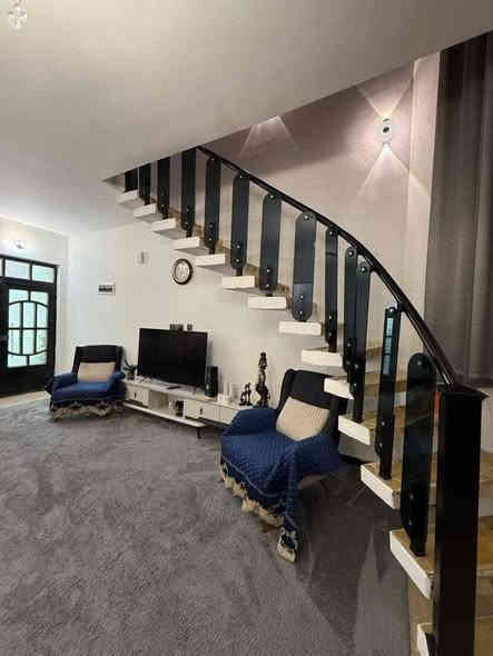 ▪️بيت للبيع طابو صرف يباع مع الاثاث 
🔸بناء حديث كونكريت مسلح مساحة 100 متر 5 في 20

▪️العنوان/  حي الفرات قرب شركة حمورابي

 ▪️البيت مكون من طابقين

🔸الطابق الاول صاله مفتوحة و مطبخ حار و بارد صحيات وحده وحمام واحد و غرفة نوم ، 

🔸والطابق الثاني صالة و غرفة  

للتواصل مراسلة الحساب او الاتصال واتساب*********** مراجعه المكتب العاصمة للعقارات والمقاولات العامه العنوان الديوانية ام الخيل ساحه الاحتفالات الديوانية ***********
